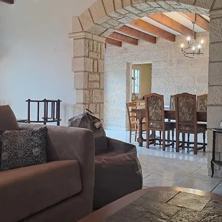 L'esquirou Tatil Evi *